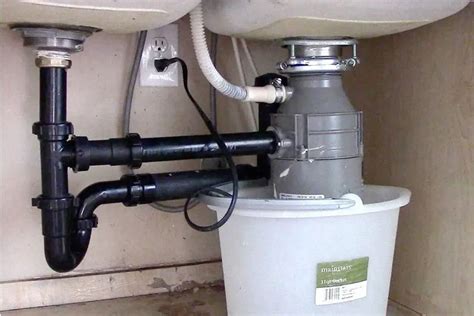 How to fix Badger 5 garbage disposal leaking from bottom